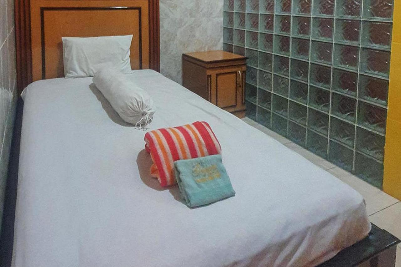 Homestay Gayatri Sawojajar Near Univ Negeri Malang Kampus 2 Mitra Reddoorz Esterno foto